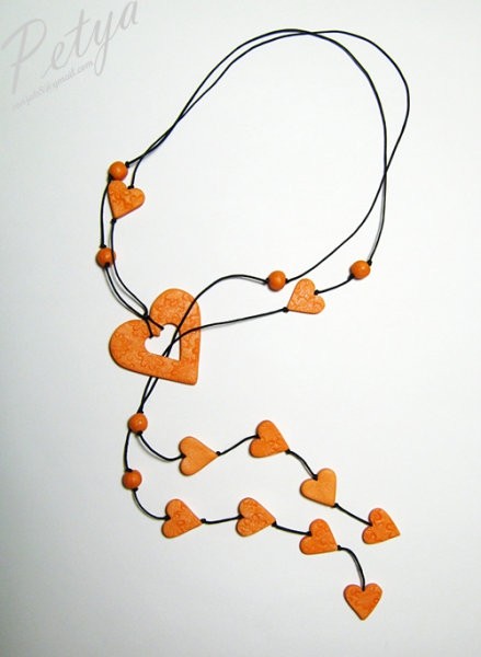 fimo srčki na povoščeni vrvici - v sklopu valentinčkovega swapa narejeno za NovoTanjo
