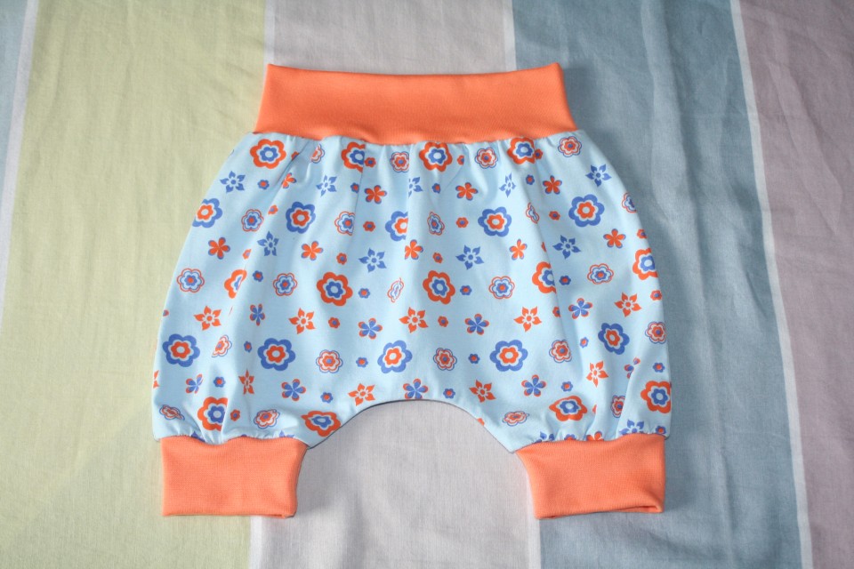 nove kratke baggy hlačke št. 86/92,  6€