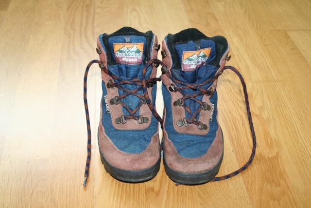 Pohodni čevlji Alpina sympatex št. 35,  9€