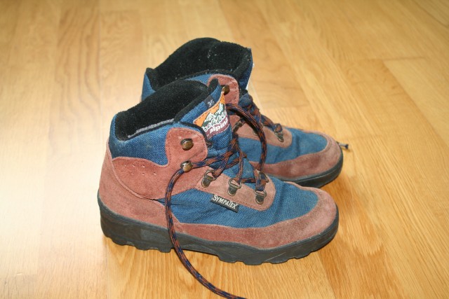 Pohodni čevlji Alpina sympatex št. 35,  9€
