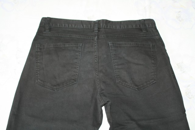 H&M črne hlače W31 - zadaj
