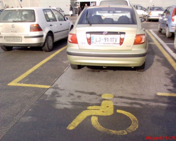 "Parkirni" invalidi - foto