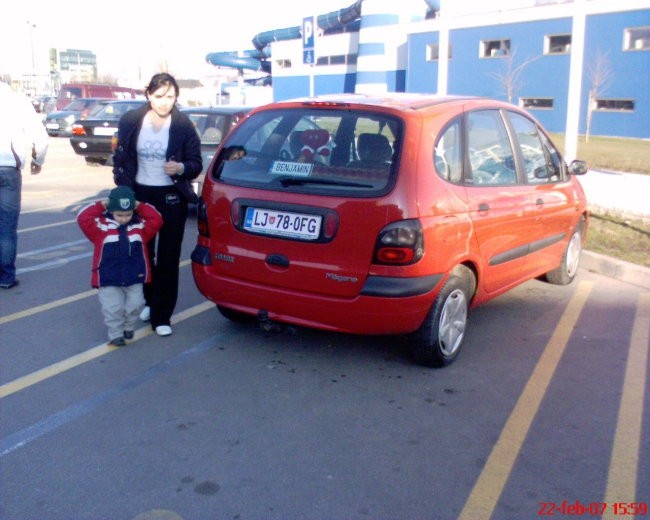 "Parkirni" invalidi - foto povečava