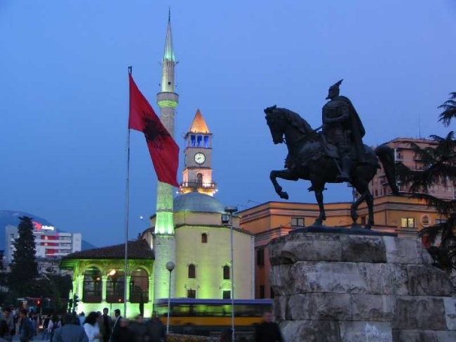 2005 - Albanija - Tirana - foto povečava