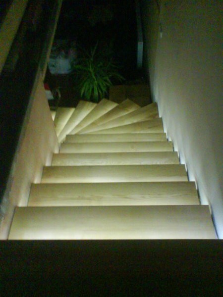 Osvetlitev stopnisca pogled od zgoraj