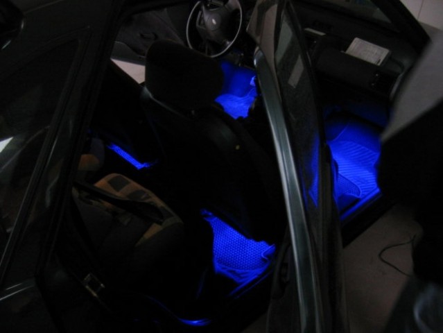 Osvetlitev pod noge Ford Escort