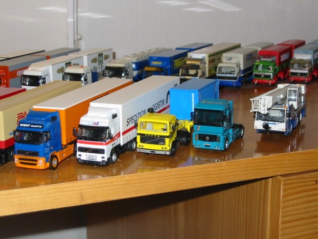 VOLVOTI, RENAULT in LIEBHERR.