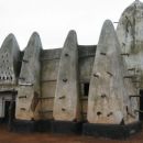mošeja v larabangi, ena izmed najstarejših v zahodni afriki