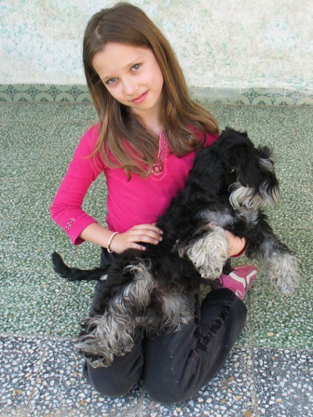 Tijana (9god.) i kuca Maja(8,5 meseci).