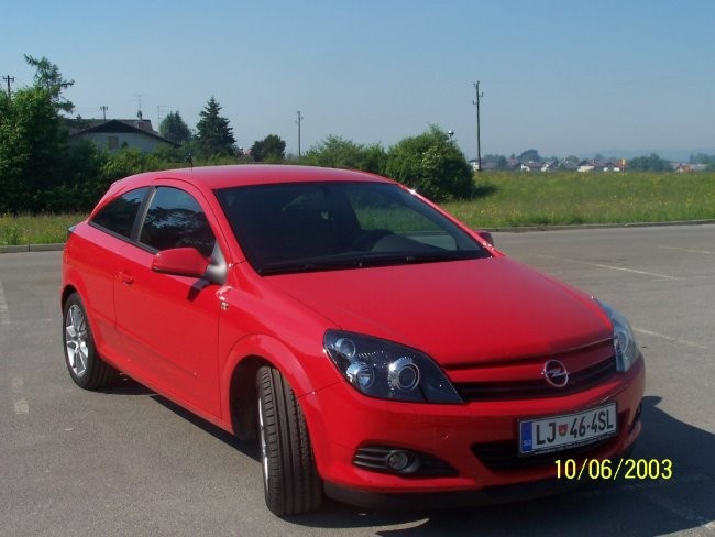 Astra GTC 2.0T - foto povečava