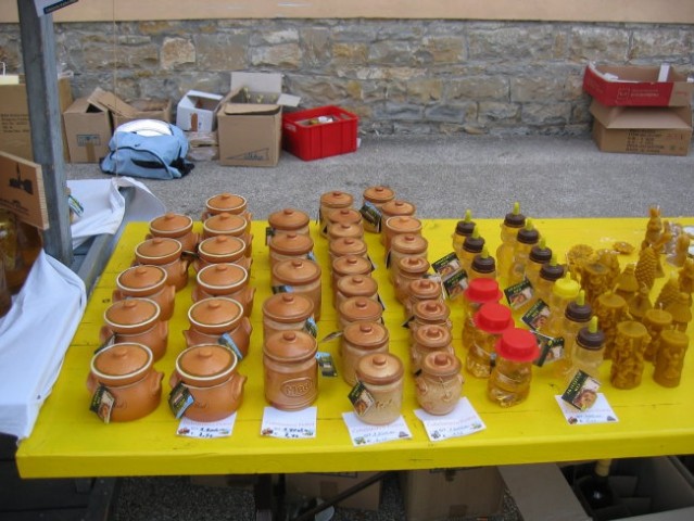 čebelarstvo - stojnica v Škofijah za praznik  - foto