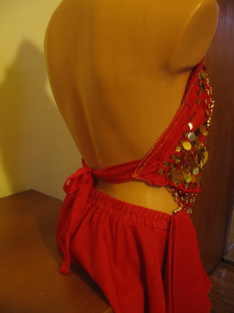 Rdeč orientalni kostim, 15€