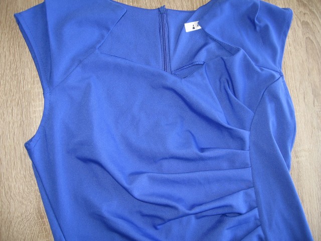Raztegljiva modra obleka velikost 42, 13€