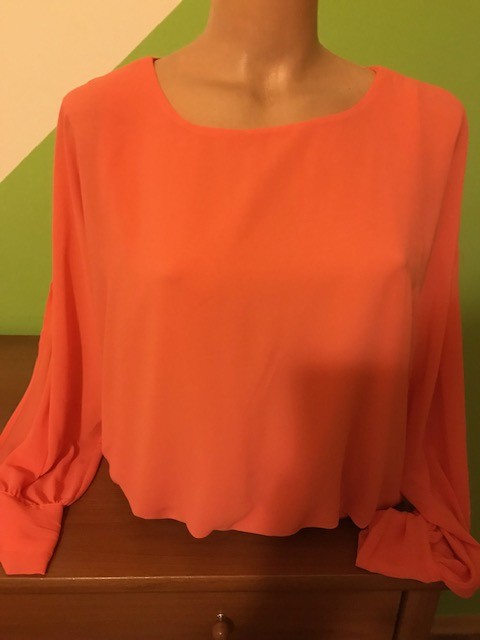 Marelična barva, velikost L-XL, 6€