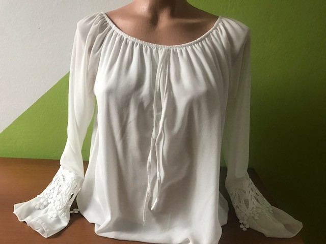 Bela, velikost UNI, 5€