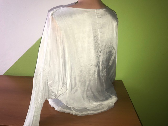 Svilena bluza, velikost UNI (ampak ustreza XL), 6€