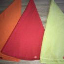 trije tekstilni prti urh za okroglo mizo, oranžen, rdeč, zelen, vsak po 8€