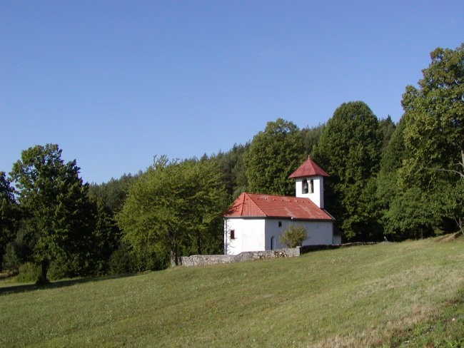 Cerkvica malo bližje.