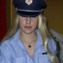 blond policajka