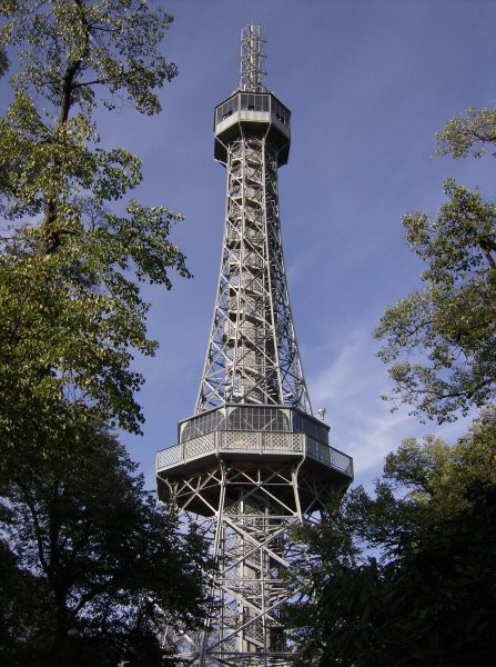 Rozhledna - mini Eiffel v Pragi s 299 stopnicami...se splača - razgled fantastičen!!!