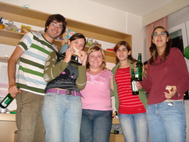 Zabava za moj rojstni dan: Juan Carlos, Aroa, jaz, Jolanda in maria