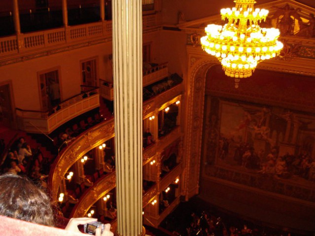 Narodni divadlo - teater, kamor hodimo na oglede opernih in baletnih predstav