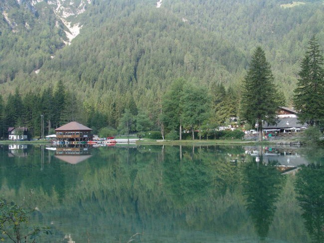 Avtocamp ob jezeru