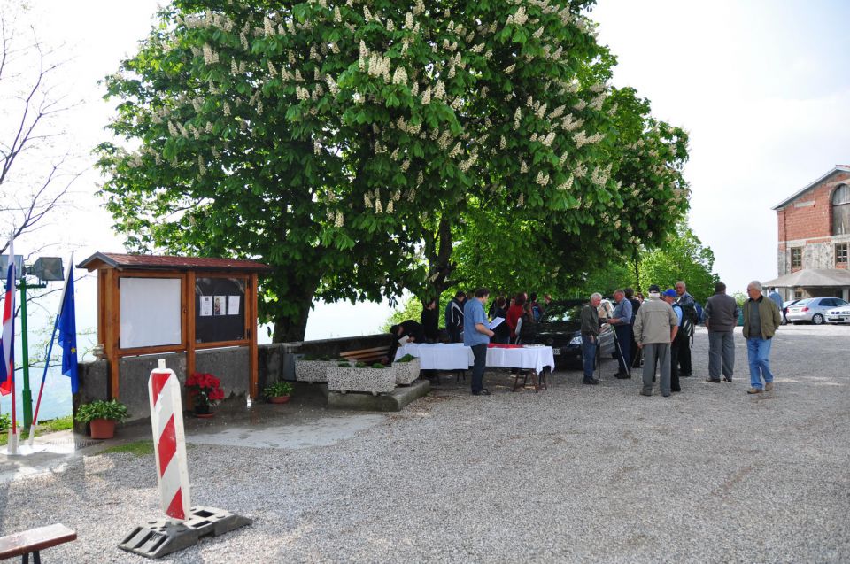 Pohod in otvoritev info table na Sv.Gori - foto povečava