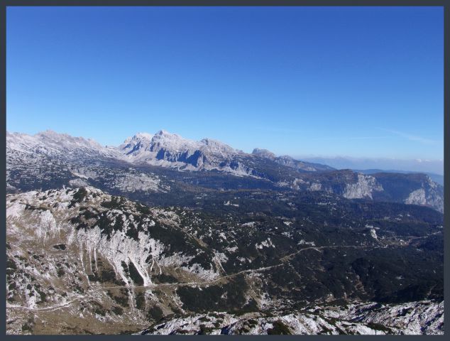 Pogled z Bogatina na Komno in Triglav