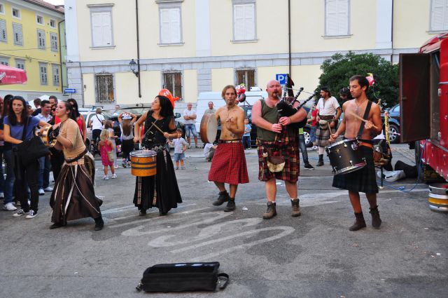 .Okusi na meji - Giusti di frontiera  - foto