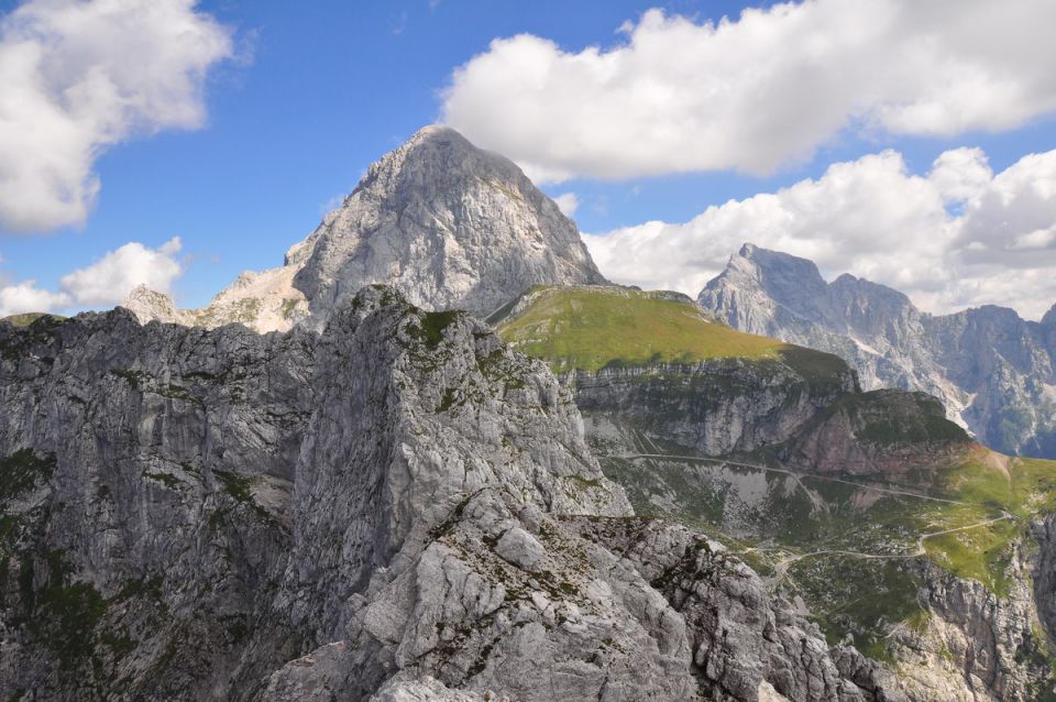 Skala 2133 m. in okolica mangrta - foto povečava