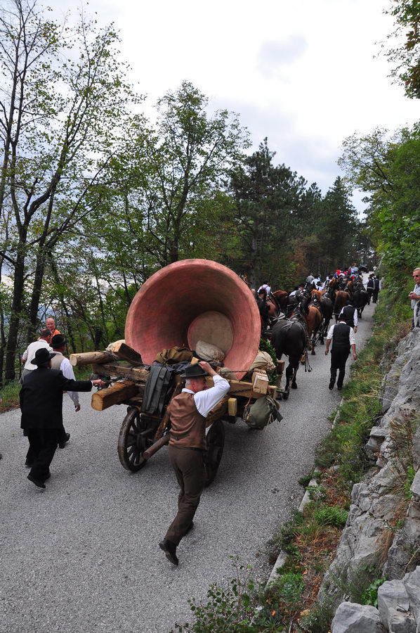 Prevoz replike največjega zvona na Sv. goro  - foto povečava
