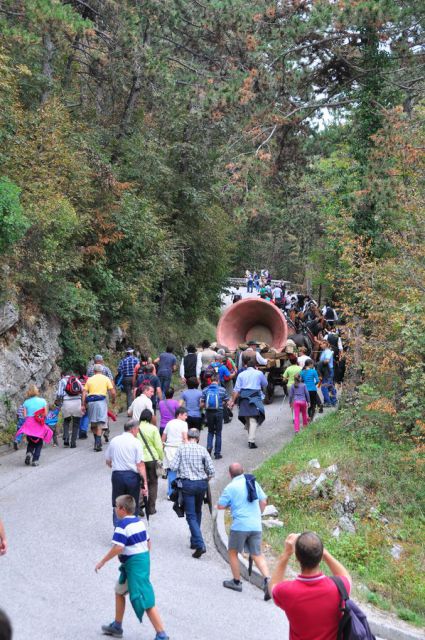 Prevoz replike največjega zvona na Sv. goro  - foto