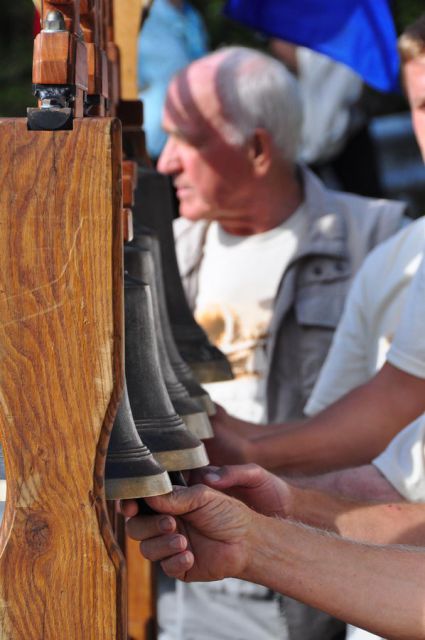 Prevoz replike največjega zvona na Sv. goro  - foto