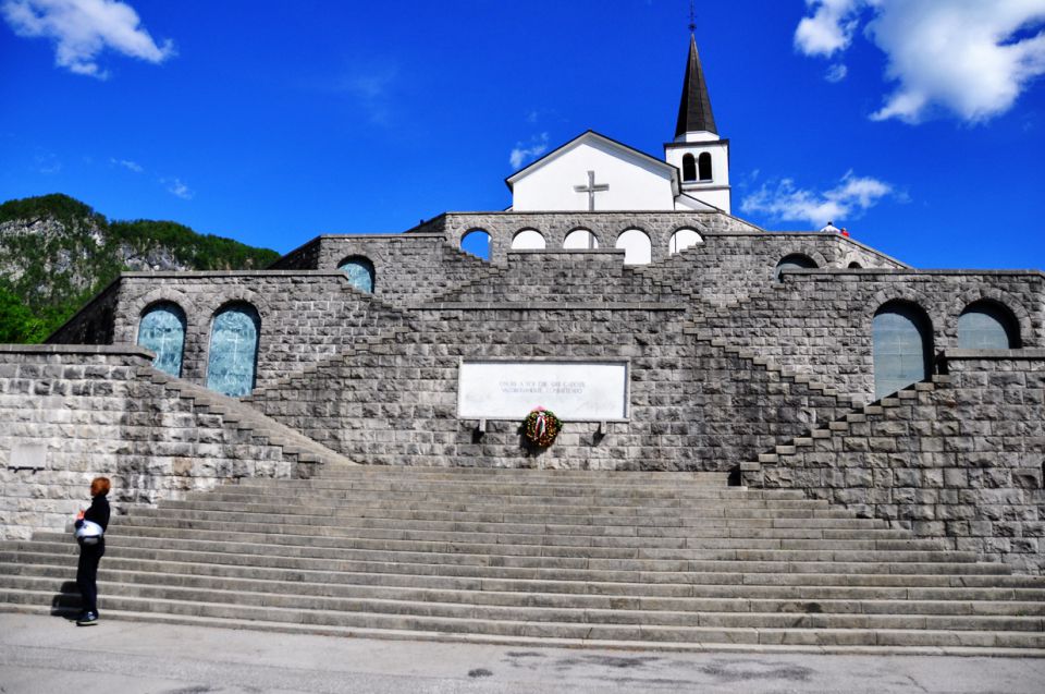 Kostnica Kobarid - foto povečava