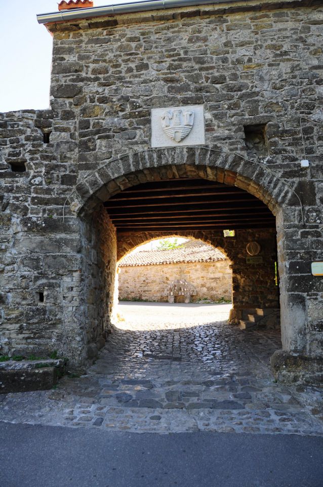 Mestna vrata v Roč, najmanjše istrsko mesto