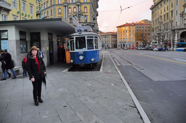 Z openskim tramvajem v božični Trst - foto