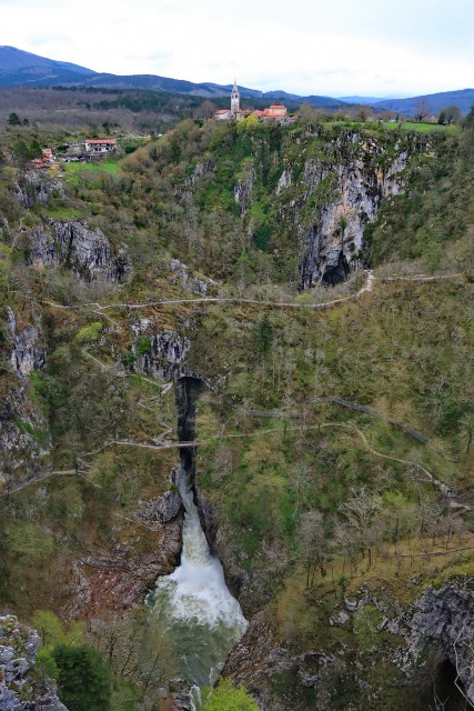 Ob ponoru reke Reke - foto