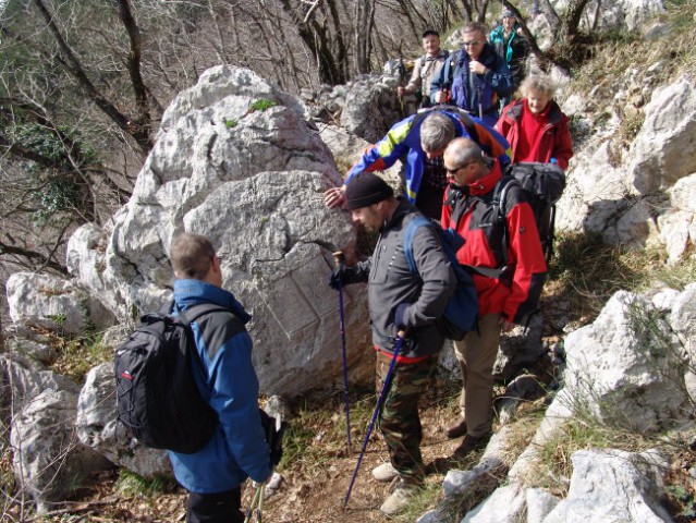 Po oskrbovalnem jarku Vratca - Škabrijel