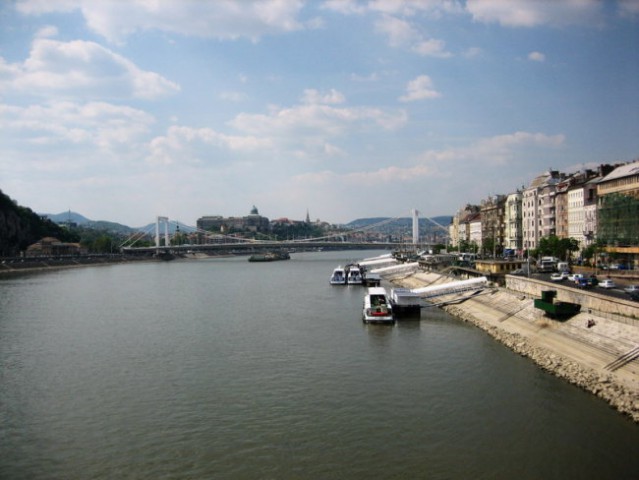 Donava , levo Buda -desno Pešta