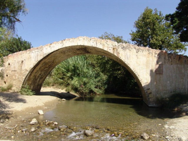Star most čez reko Preveli