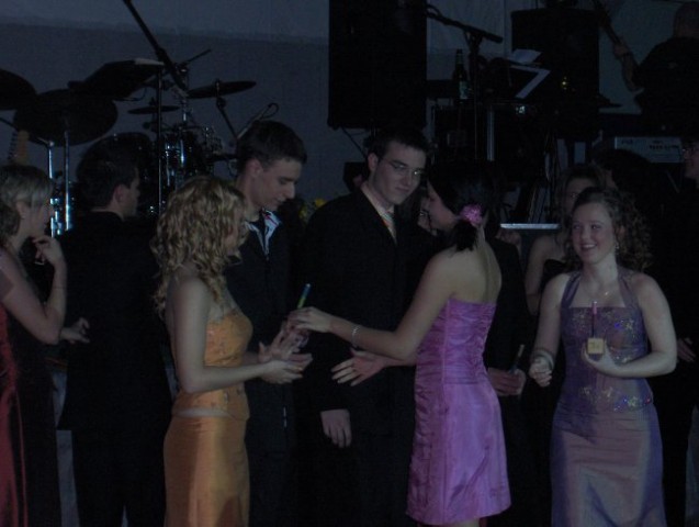 Maturantski ples 7.4.2006 - foto