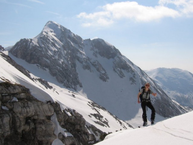 Vrh nad Škrbino in Zeleni vrh - april 2007 - foto