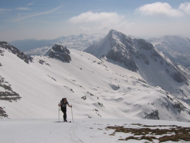 Vrh nad Škrbino in Zeleni vrh - april 2007 - foto