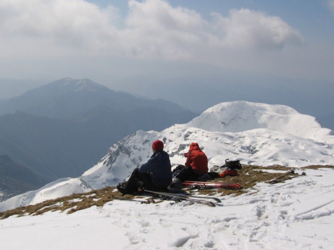 Vrh nad Škrbino in Zeleni vrh - april 2007 - foto povečava