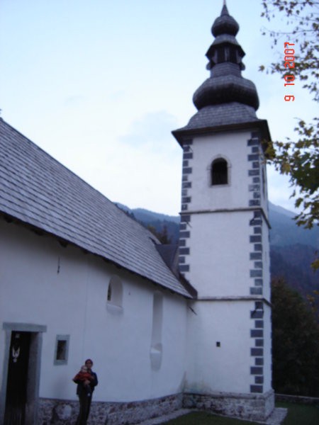 Ampak tako nama je bila všeč, da sem se odločila prosit župnika, če bi lahko naredili krst