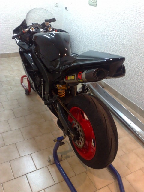 Yamaha R1 - foto