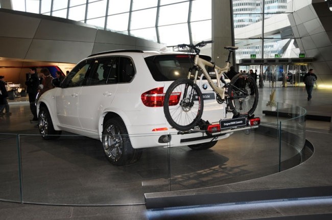 X5 z BMW biciklom