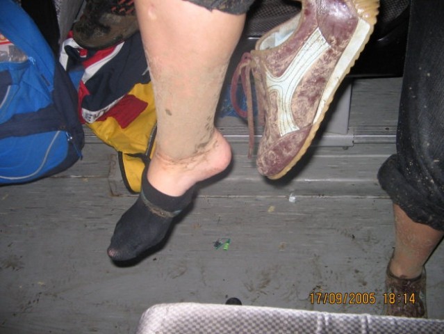 Take pa sem jaz mela noge, ker sem v blatu skakala... Čevlji pa so itak skor razpadli!