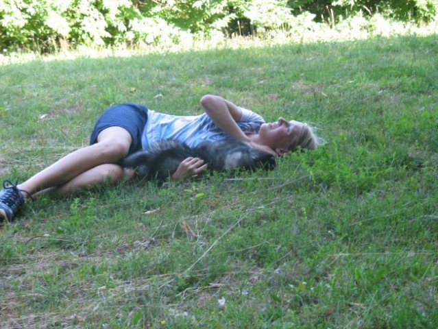Na travi je posebej lepo počivati.